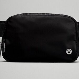 Lululemon Black belt Bag new